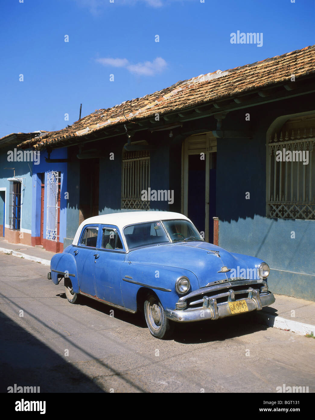 Vintage americano auto in strada, Trinidad, Sancti Spiritus, Repubblica di Cuba Foto Stock