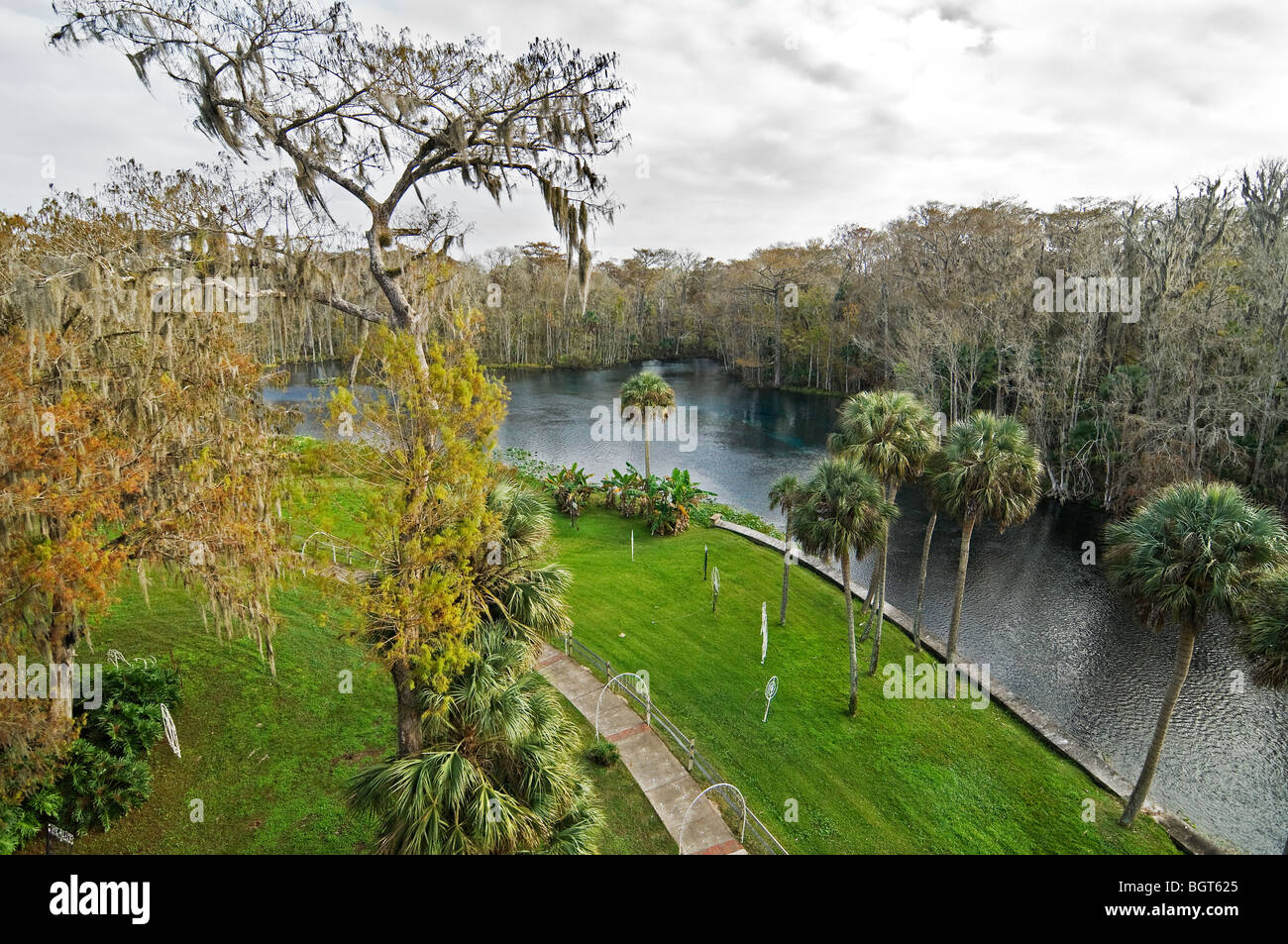 Vista del fiume d'argento e giardini da Faro Ride Silver Springs Florida Foto Stock