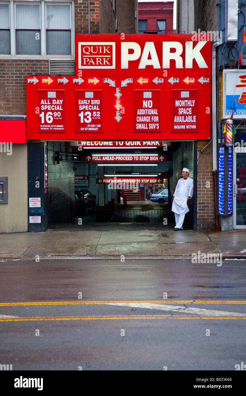 Pausa di fumare in Chinatown, Manhattan New York City Foto Stock