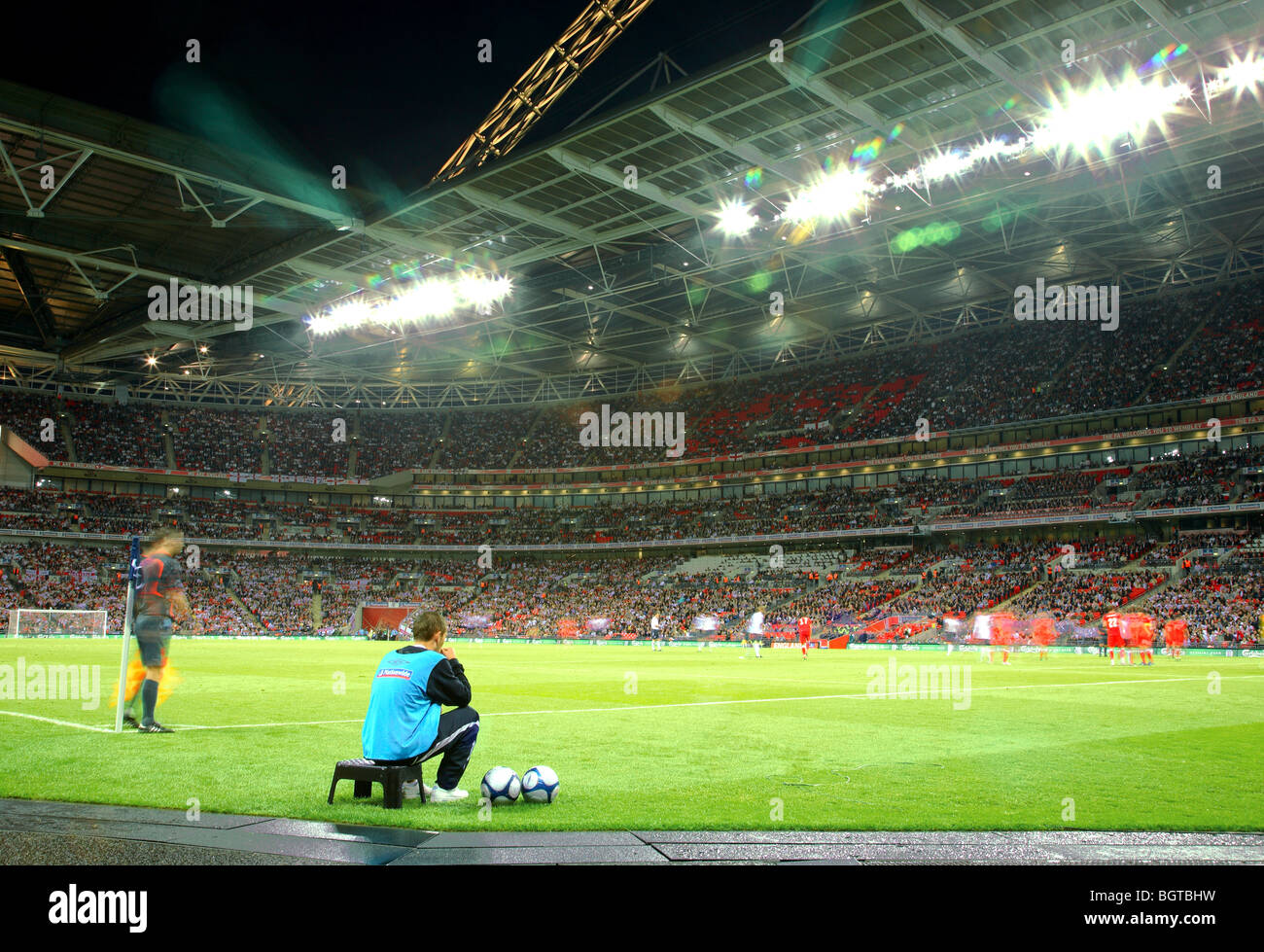 Lo stadio di Wembley ospitalità luoghi, altri spazi interni e del gioco della notte Foto Stock