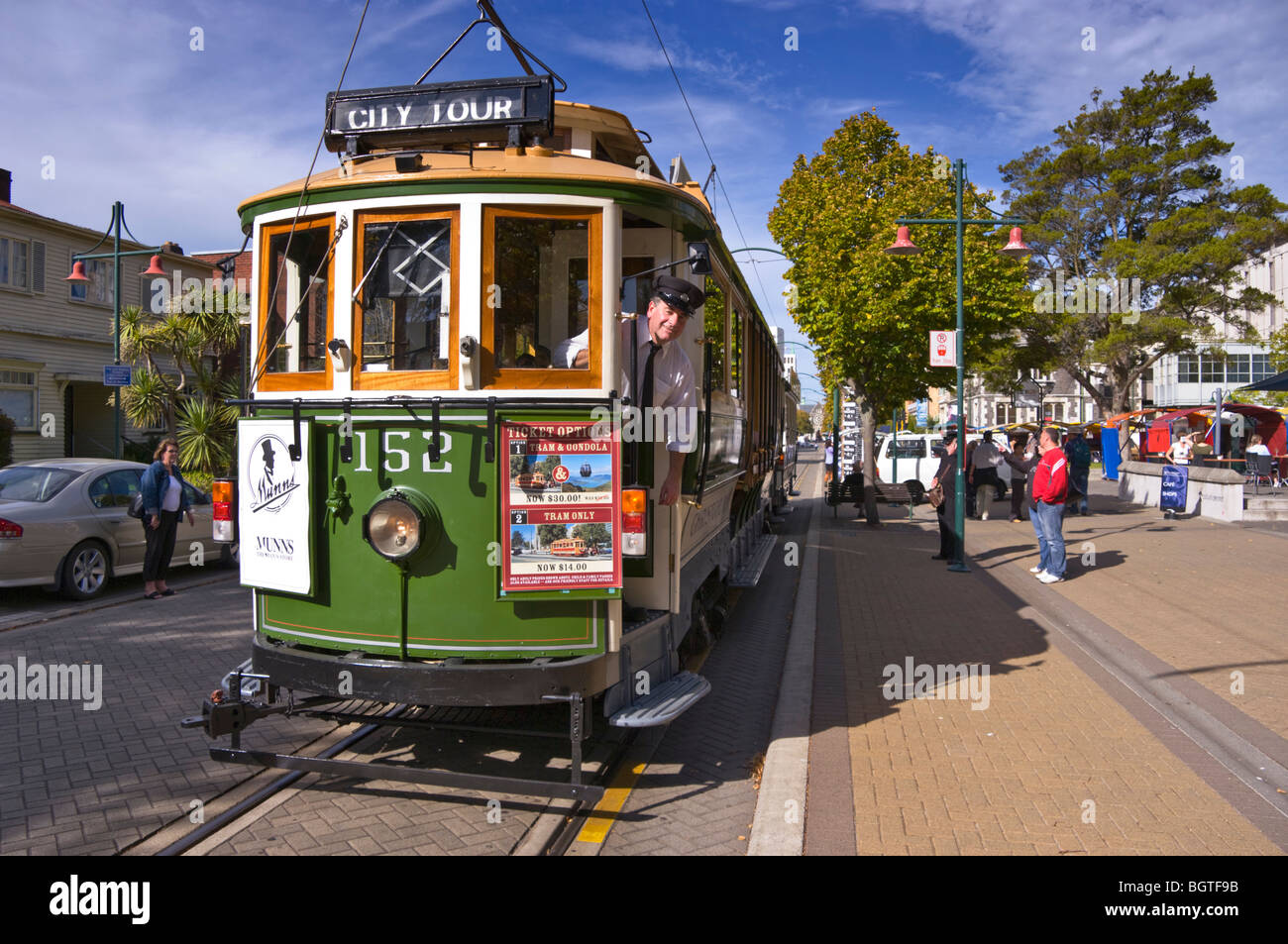 Un prerved turistico tram ferma al centro di arte, Christchurch, Nuova Zelanda Foto Stock