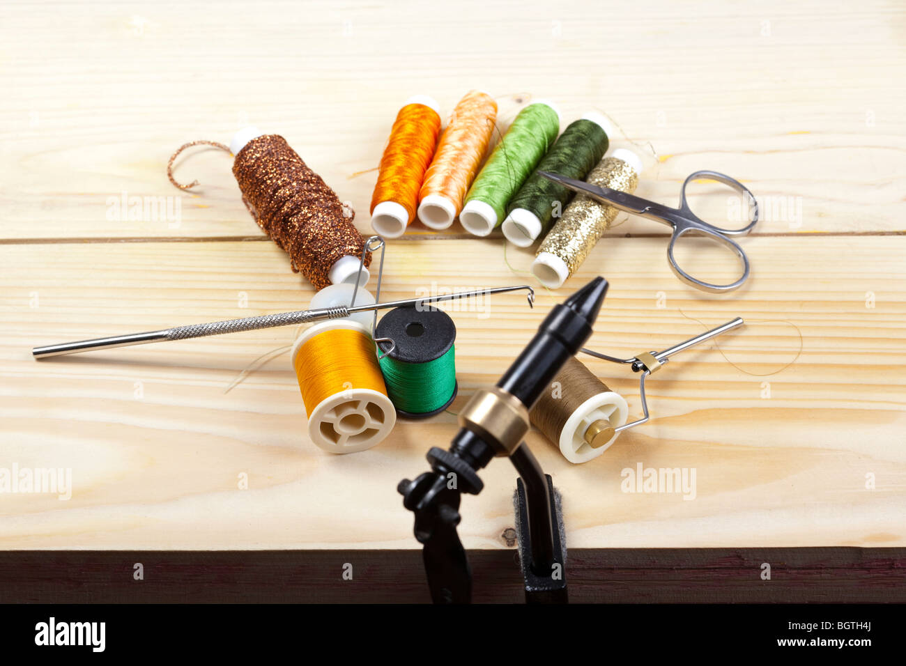 Fotografia di un assortimento di vecchi e utilizzate la pesca Foto Stock