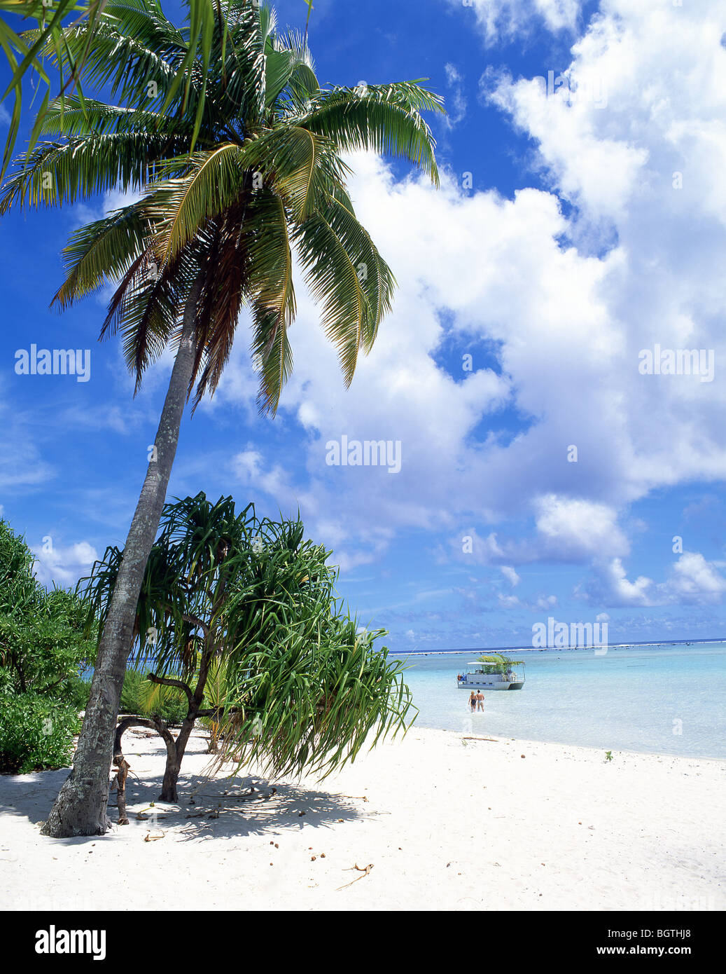 Spiaggia tropicale, atollo di Aitutaki, Isole Cook, Oceano Pacifico del Sud Foto Stock