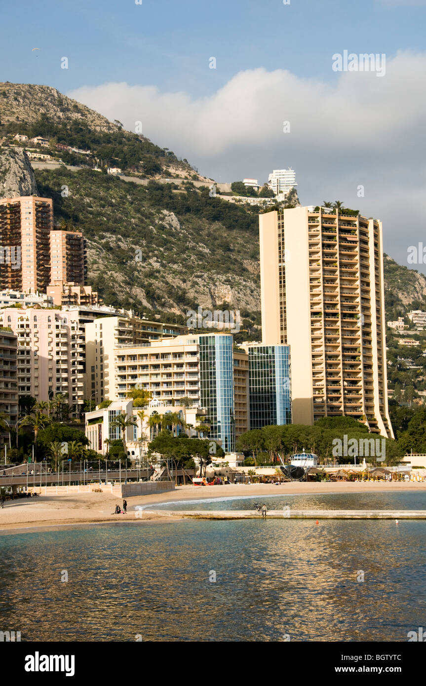 Monaco, Monte Carlo - paesaggio urbano, Vista esterna del ricco hotel di lusso sulla Costa 'le Meridien Beach Plaza Monte Carlo' Foto Stock