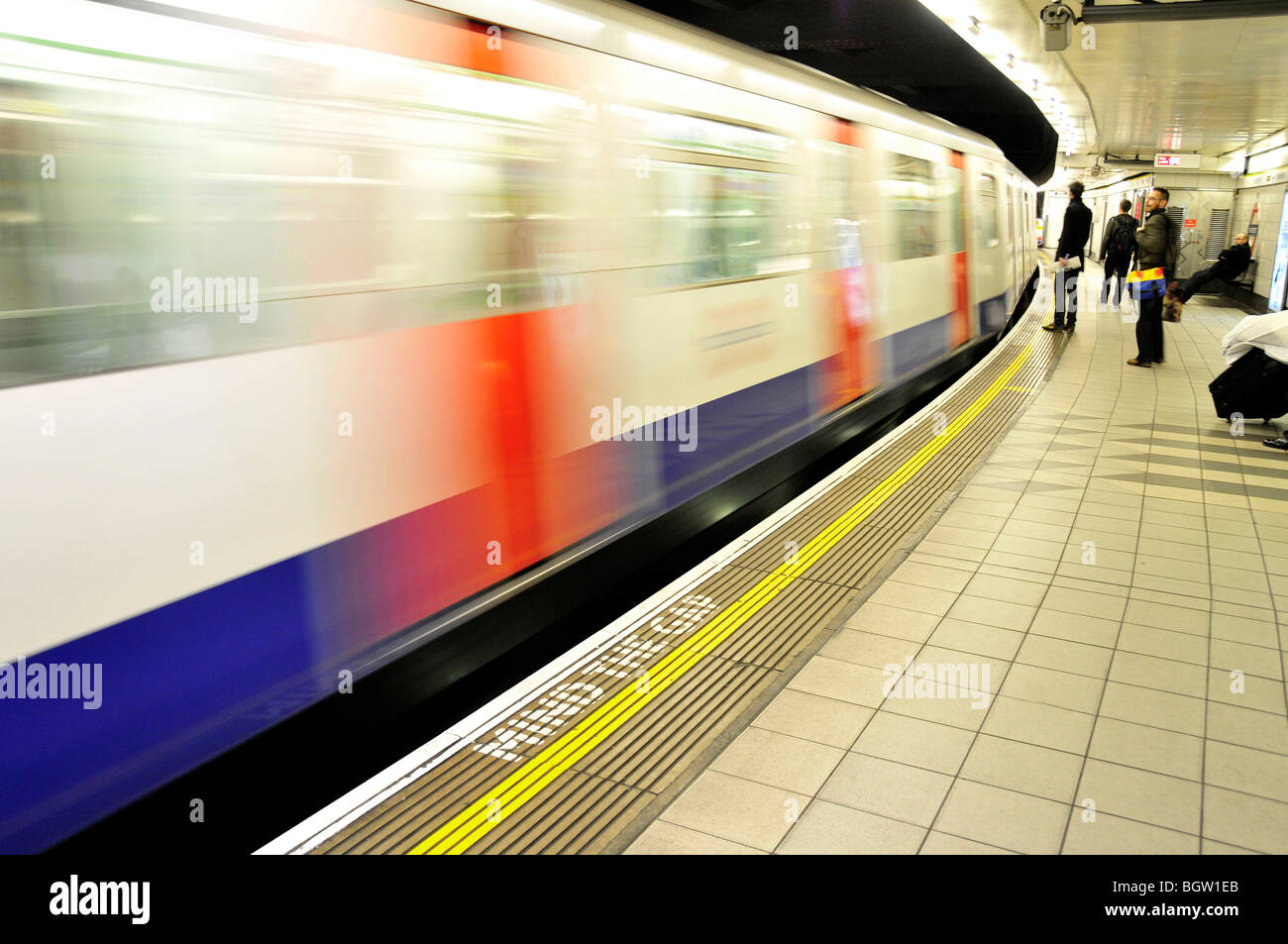 Metropolitana sotterranea, immettendo il 'Monument' Stazione, London, England, Regno Unito, Europa Foto Stock