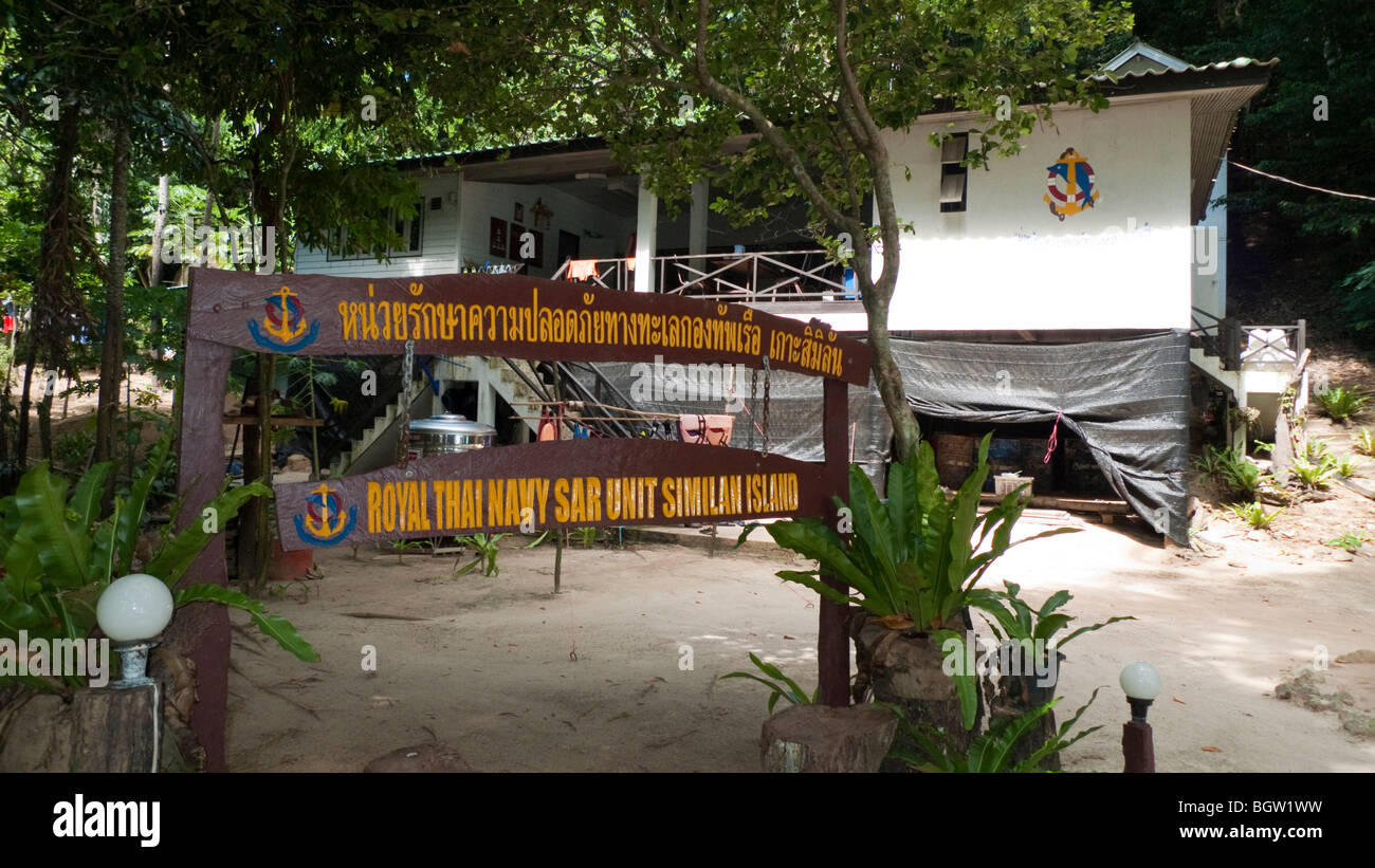 Sede del Parco Nazionale di autorità, Royal Thai unità NAVI SAR Isole Similan, Isole Similan, granito isole Andamane S Foto Stock