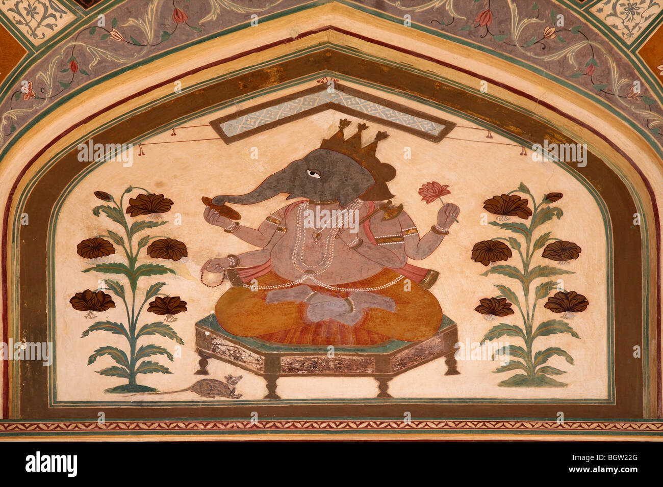 Una immagine di Gnesha, l'elefante Dio al di sopra di una porta dentro il forte di Amber a Jaipur, India. Foto Stock