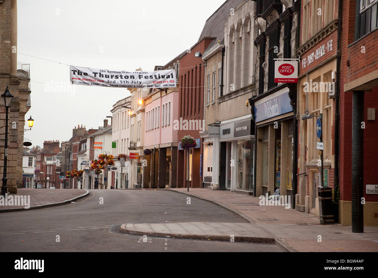 Svuotare deserte del centro città di Bury St Edmunds, Regno Unito alle 5.30 Foto Stock