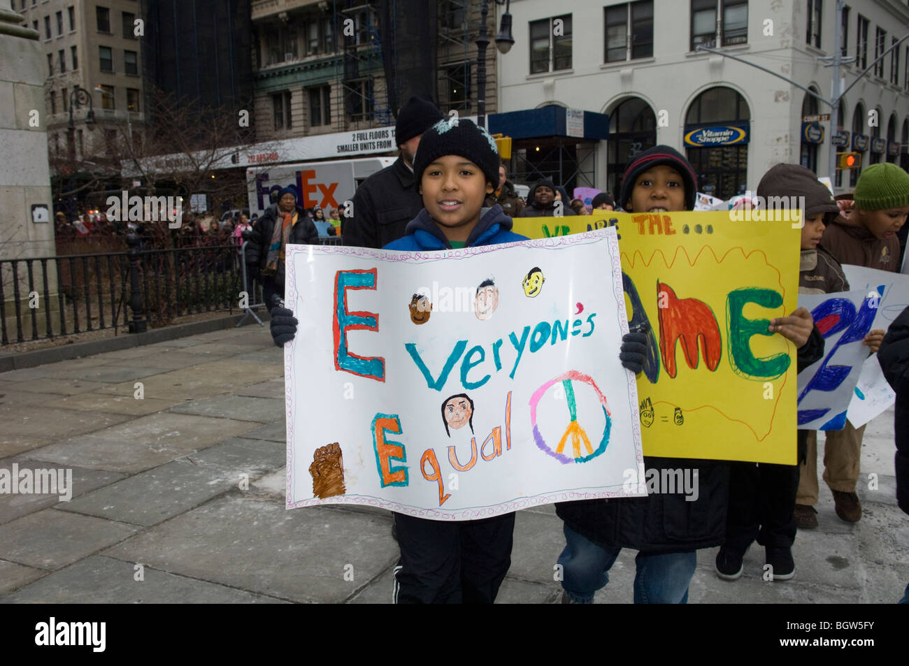 Gli studenti ri-emanare Martin Luther King Jr. del 1963 marzo su Washington di Brooklyn a New York Foto Stock