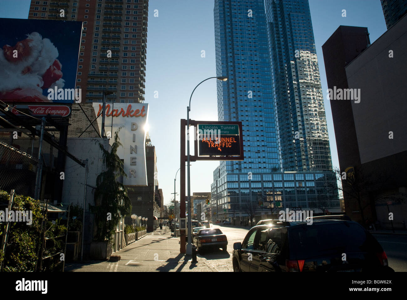 Undicesima Avenue in Hell's Kitchen vicino all'ingresso per il Lincoln Tunnel di New York Foto Stock