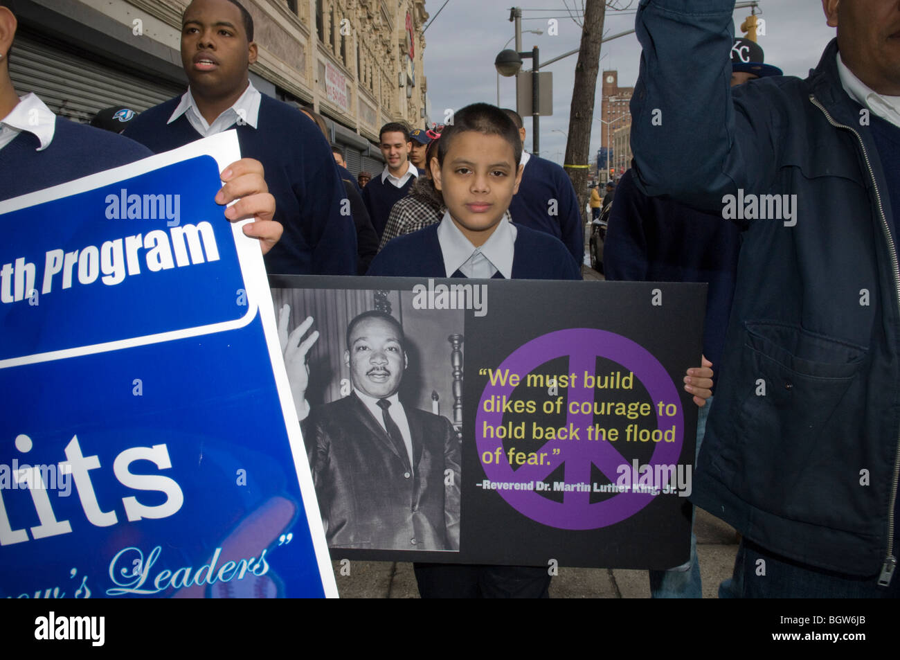 Il MLK marzo per la pace al fine di pistola e violenza giovanile nel Bronx a New York Foto Stock