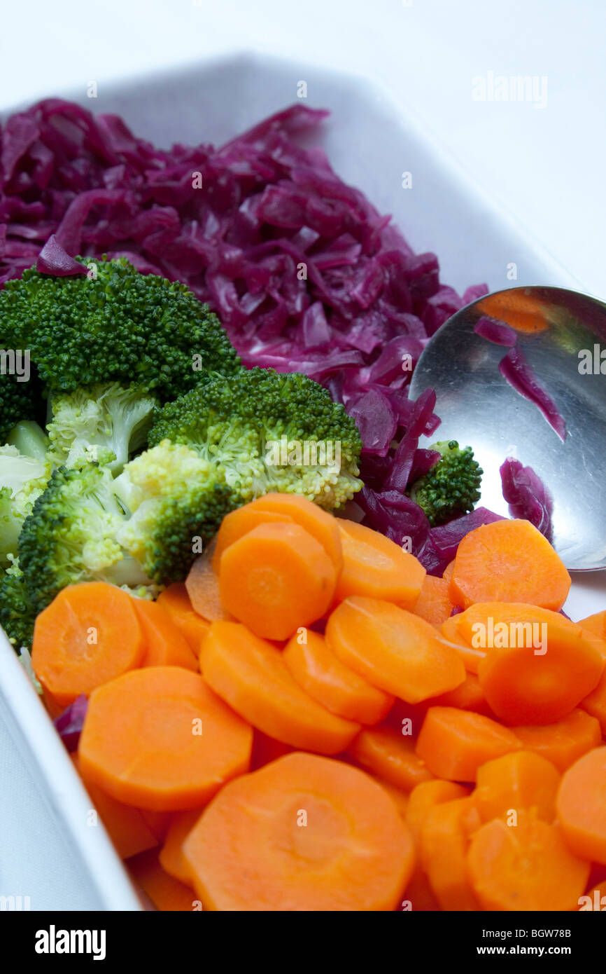 Un assortimento di verdure su un piatto di portata Foto Stock