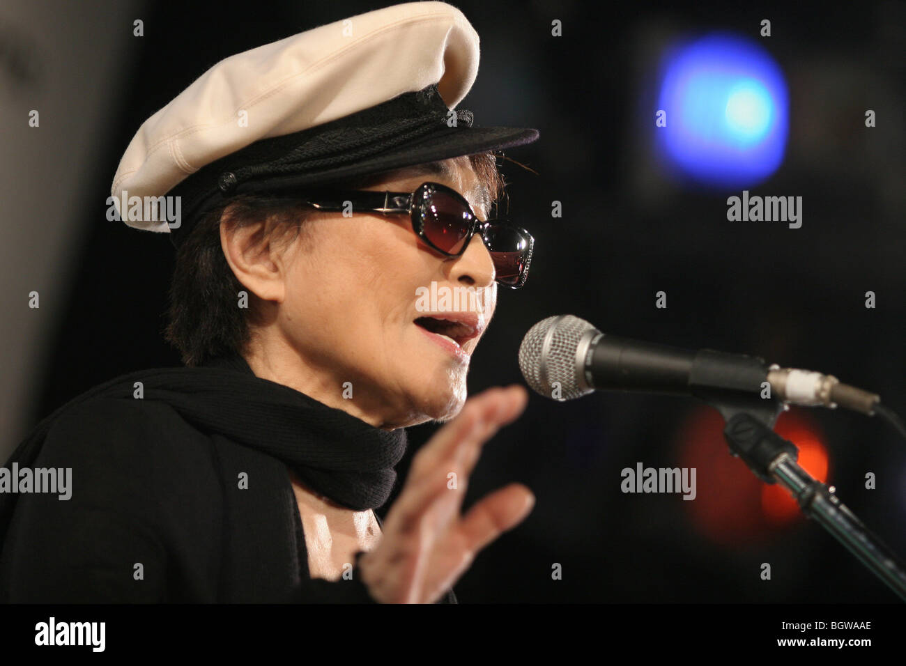 Cantante giapponese, musicista, poeta e artista Yoko Ono, a Tokyo in Giappone nel novembre 2006. Foto Stock
