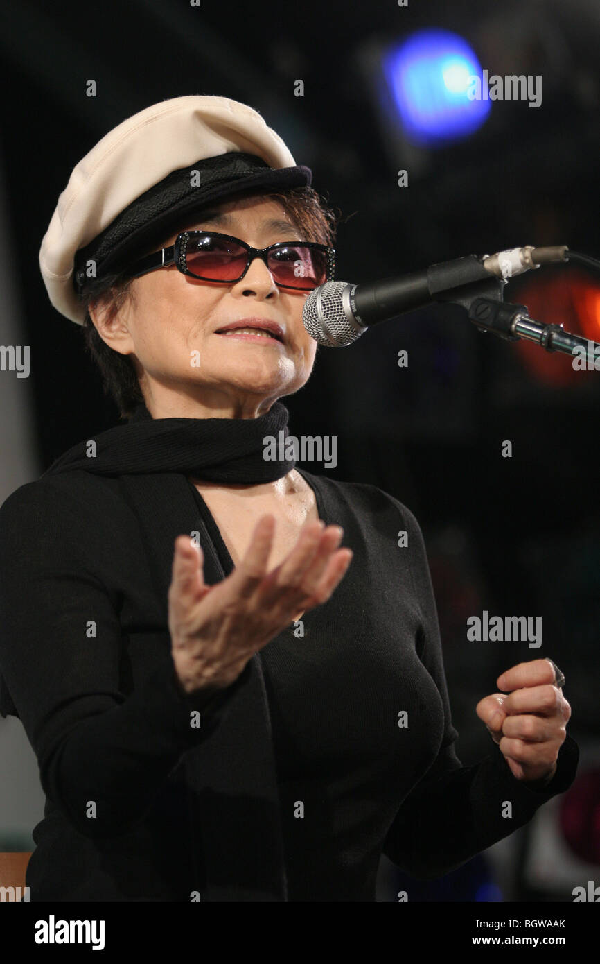 Cantante giapponese, musicista, poeta e artista Yoko Ono, a Tokyo in Giappone nel novembre 2006. Foto Stock