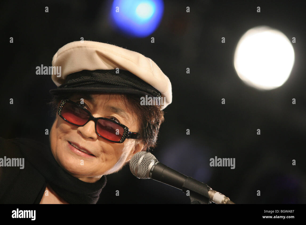 Cantante giapponese, musicista, poeta e artista Yoko Ono, a Tokyo in Giappone nel novembre 2006. Foto Stock