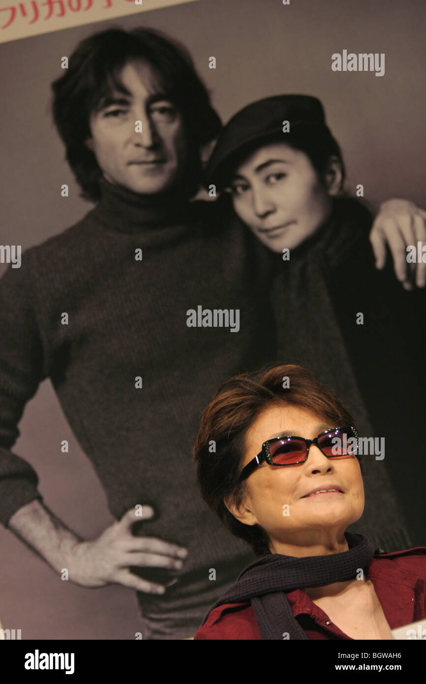 Cantante giapponese, musicista, poeta e artista Yoko Ono, a Tokyo in Giappone nel novembre 2006. Foto Stock