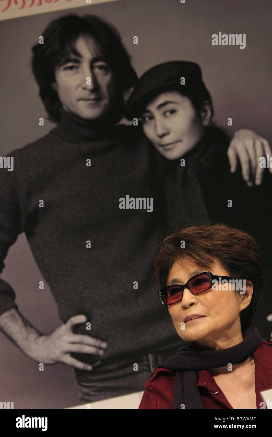 Cantante giapponese, musicista, poeta e artista Yoko Ono, a Tokyo in Giappone nel novembre 2006. Foto Stock