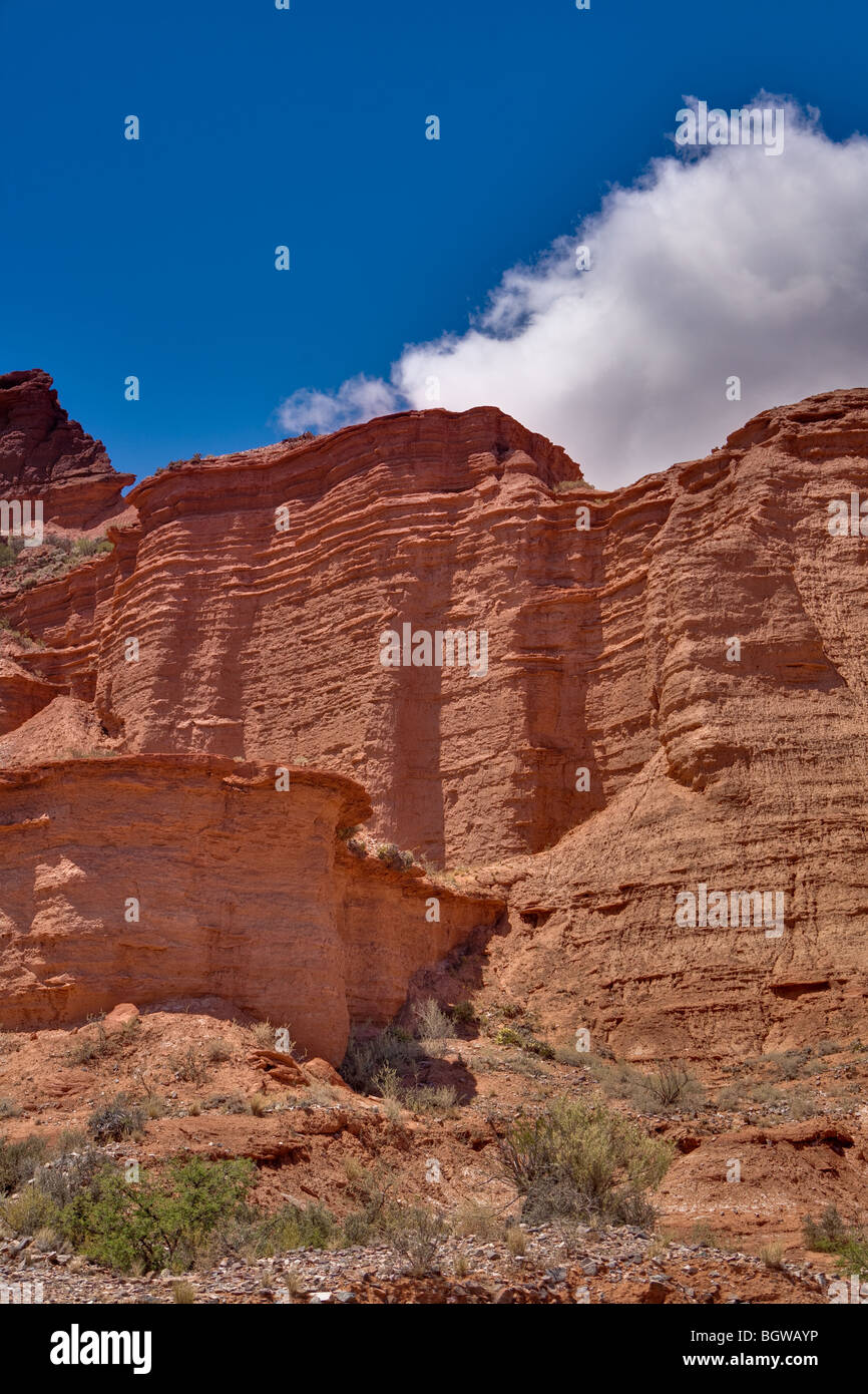 Vista delle rocce rosse formazioni nel Sierras de las Quijadas National Park, San Luis, Argentina Foto Stock