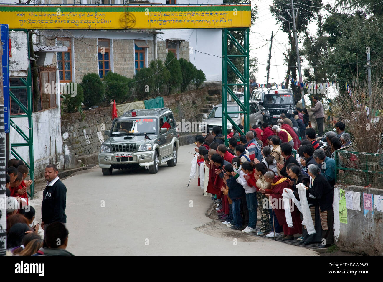 Tibetani in attesa del Dalai Lama. McLeod Ganj. Dharamsala. India Foto Stock