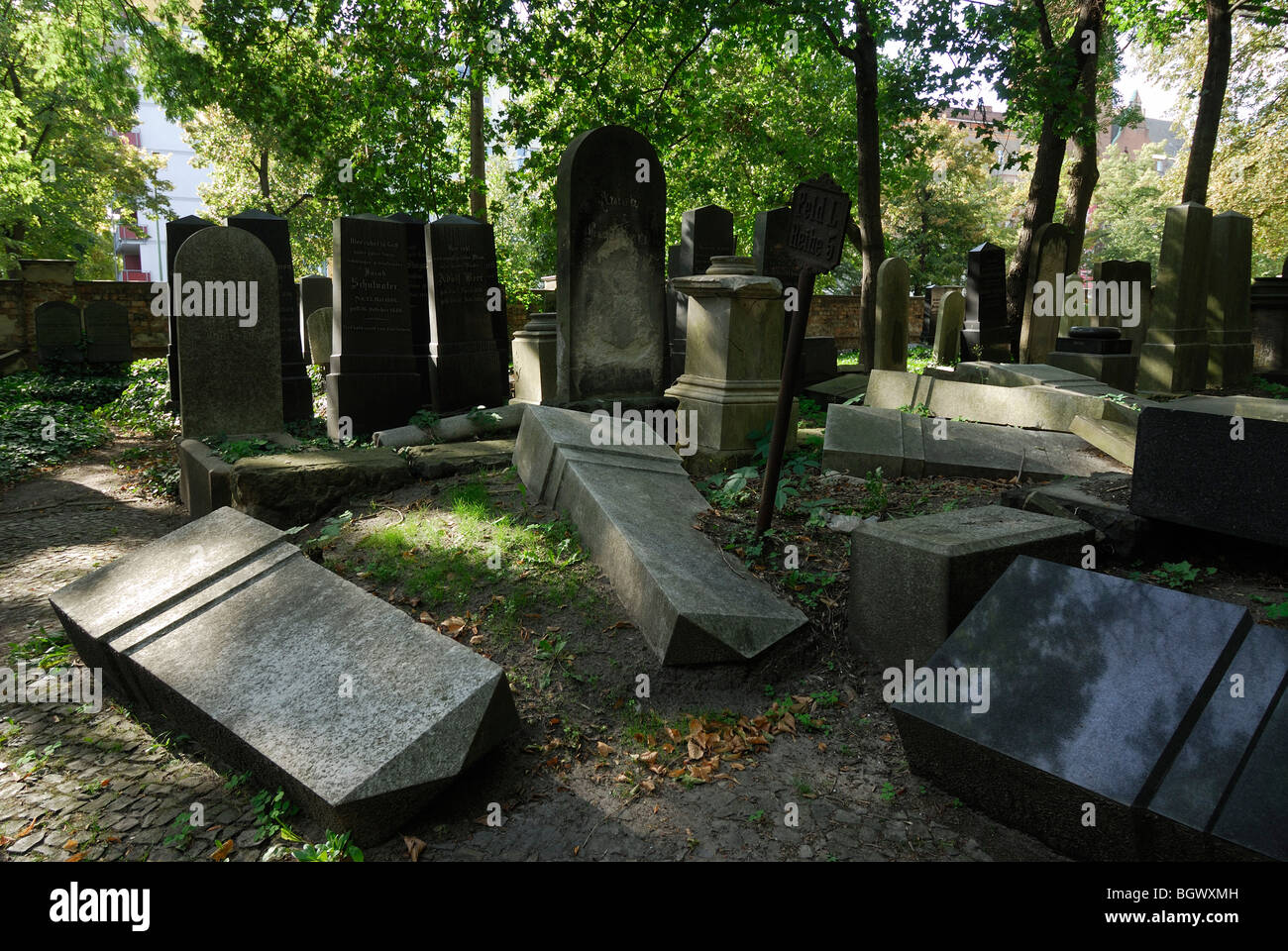 Berlino. Germania. Cimitero ebraico a Schönhauser Allee. Foto Stock