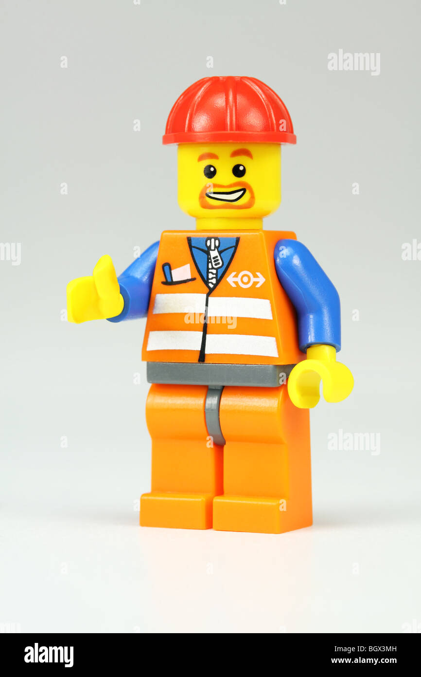 Lego operaio in alta visibilità abbigliamento di sicurezza dando pollice in alto segno Foto Stock