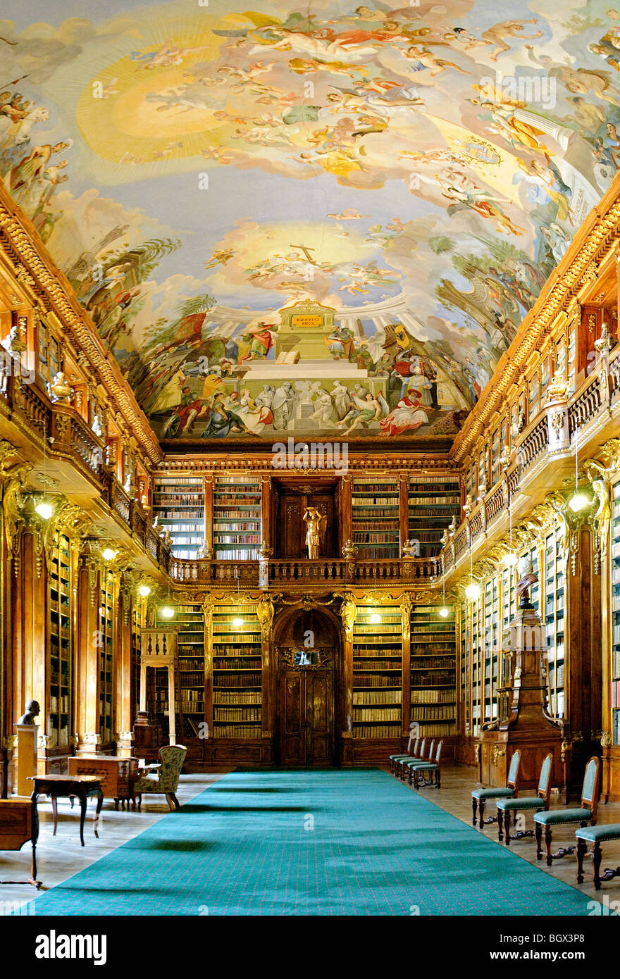 Ornati di arte barocca interno della sala filosofica presso la libreria di Strahov, Praga Foto Stock