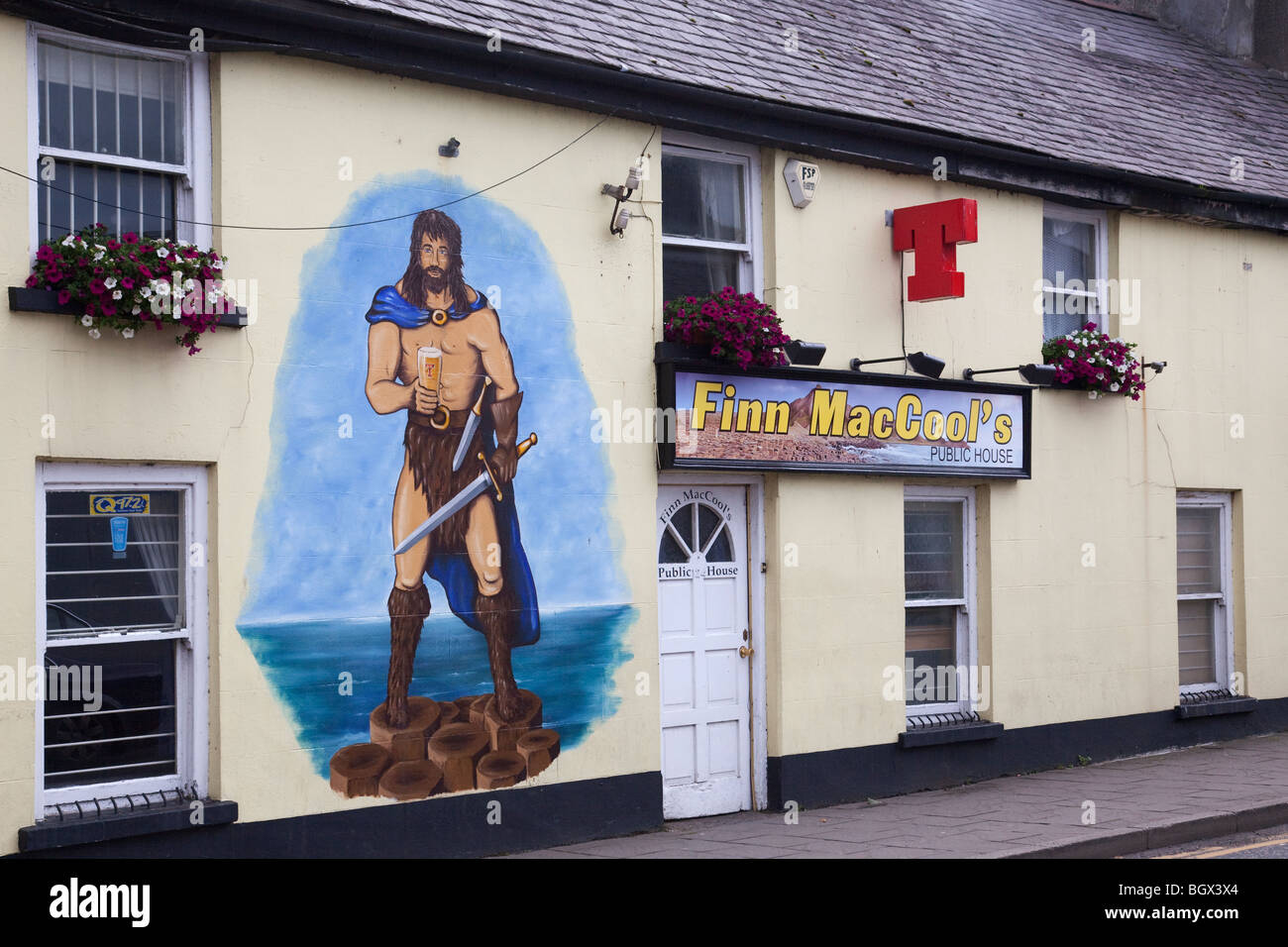 Finn MacCool pubbliche della casa in Bushmills, Antrim, Irlanda del Nord Foto Stock