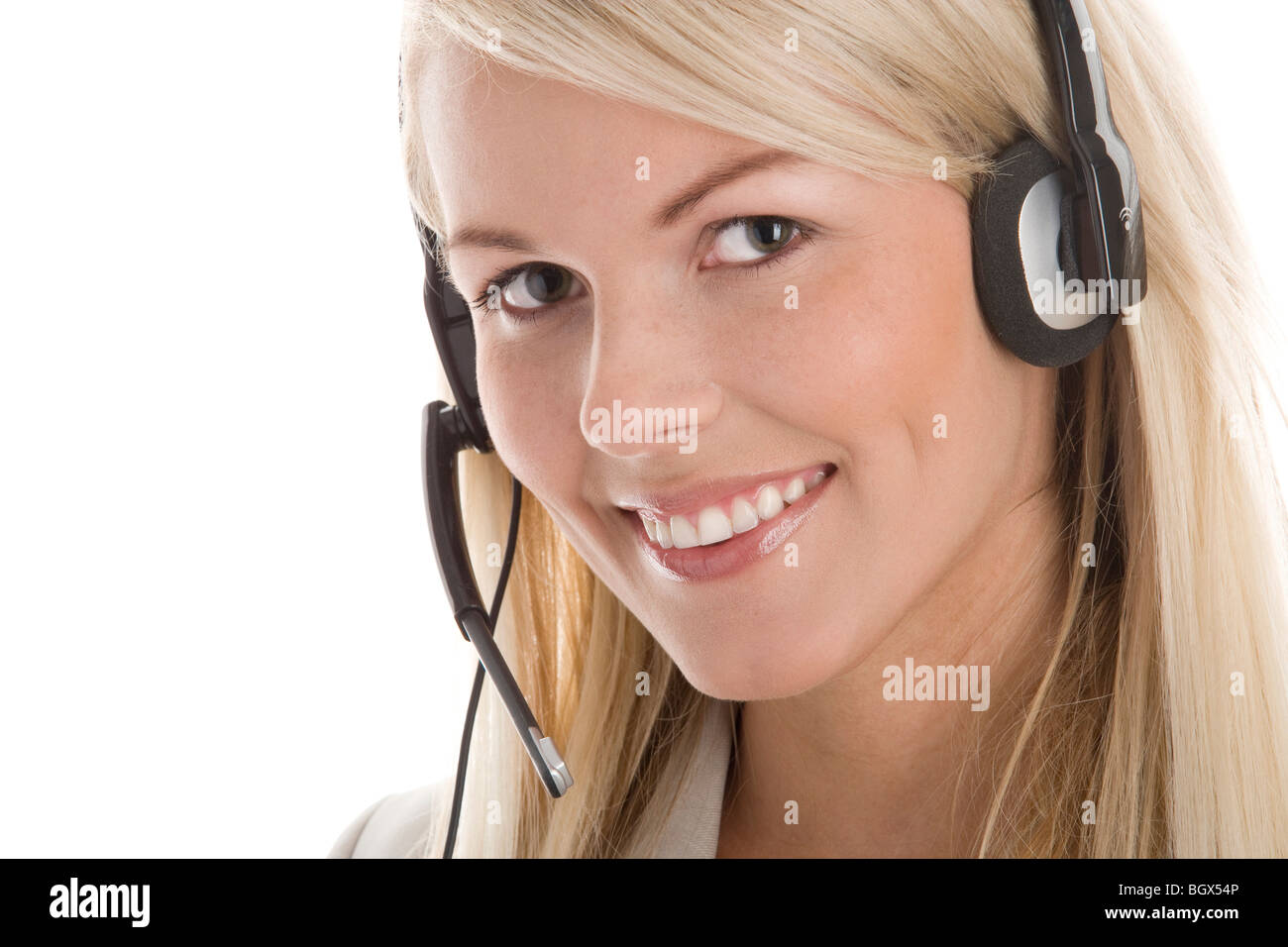 Ritratto di attraente segretario/operatore telefonico che indossa la cuffia isolati su sfondo bianco Foto Stock
