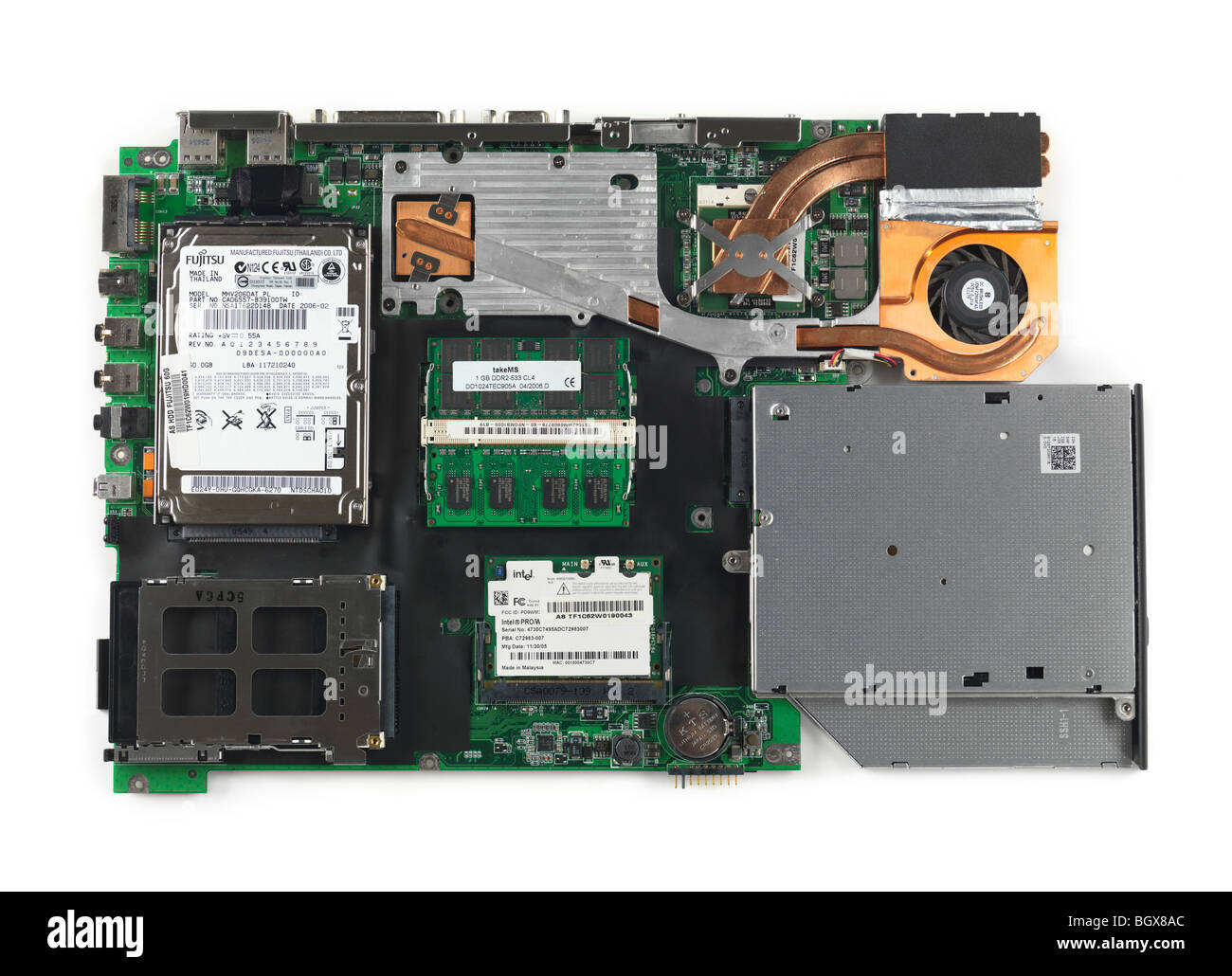 Computer portatile con scheda madre tutti hardware installato isolato su sfondo bianco Foto Stock