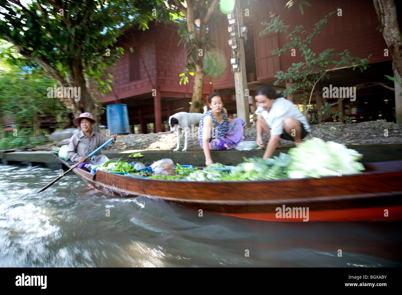 Damnoen Saduak - Barca su vie navigabili - movimento Foto Stock