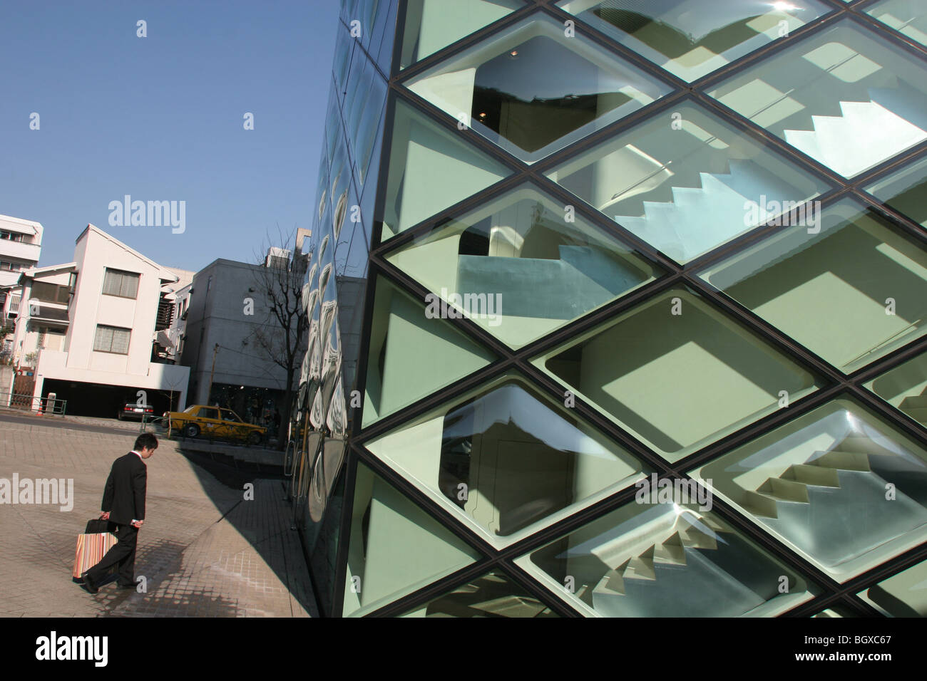 "Prada' boutique, progettato da Herzog e de Meuron, a OmoteSando street, Aoyama distretto, Tokyo, Giappone Foto Stock