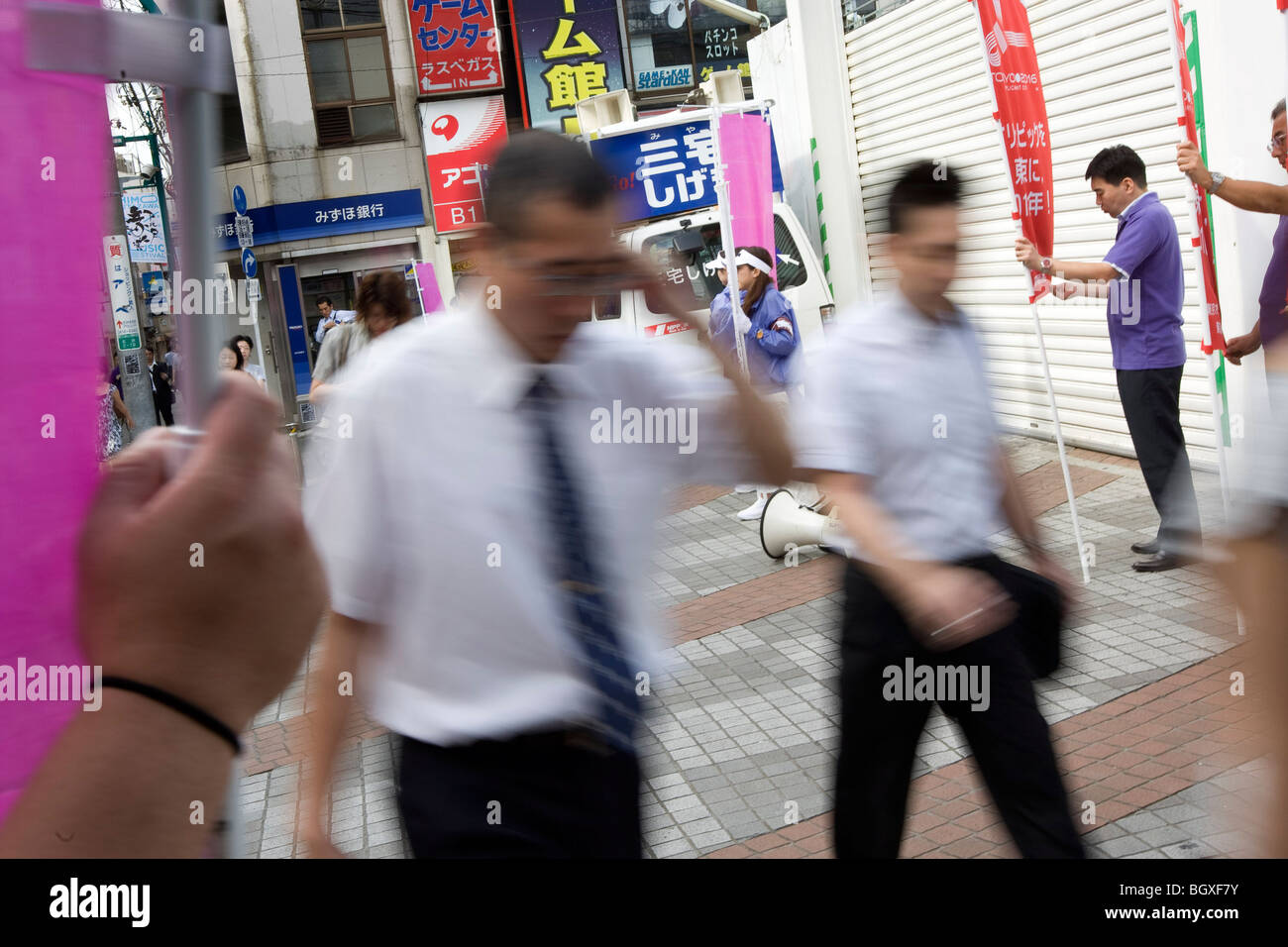 Politica giapponese di campagna elettorale da parte del Partito liberale democratico, Tokyo, Giappone Foto Stock