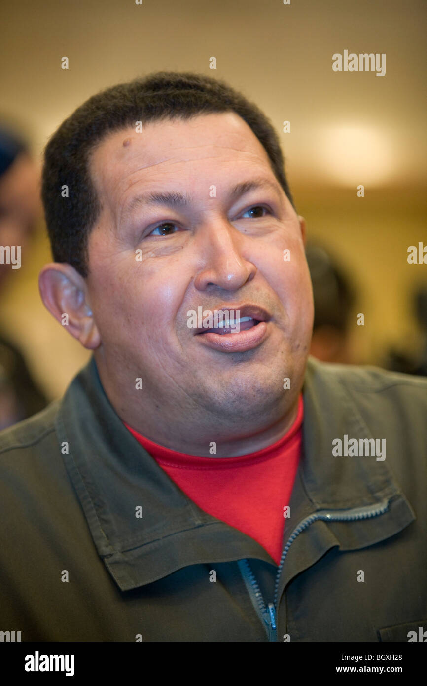 Il presidente del Venezuela Hugo Rafael Chávez Frías, intervenendo a una conferenza stampa, durante la visita in Giappone, 2009 Foto Stock