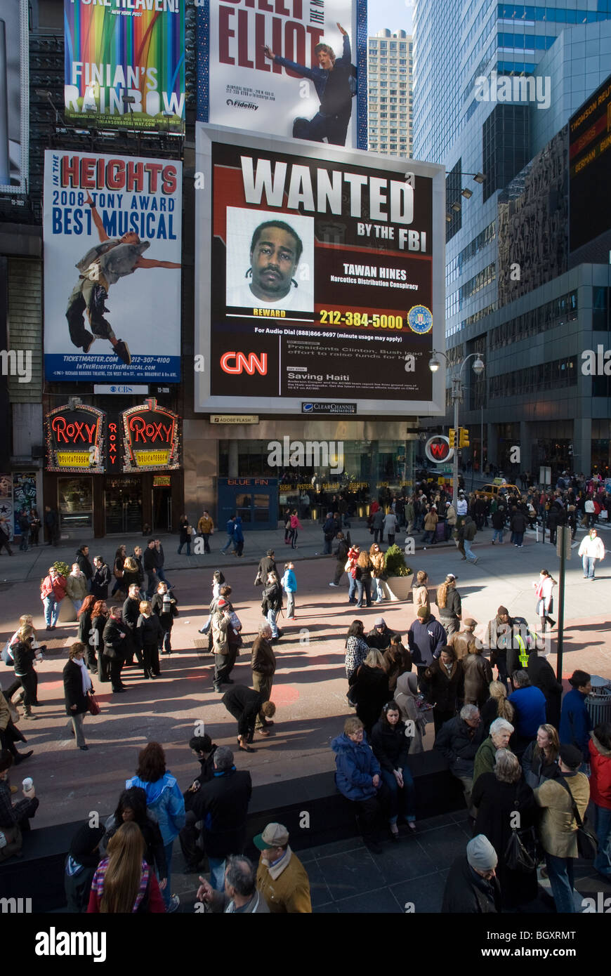 Un cartellone che mostra l'FBI più-voleva che è visto in Times Square a New York Foto Stock