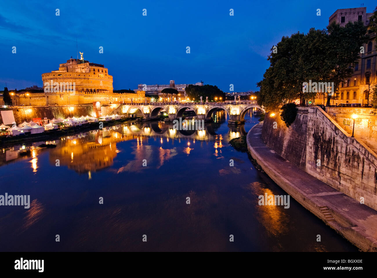 Il ponte e il castello di Sant'Angelo a Roma Foto Stock