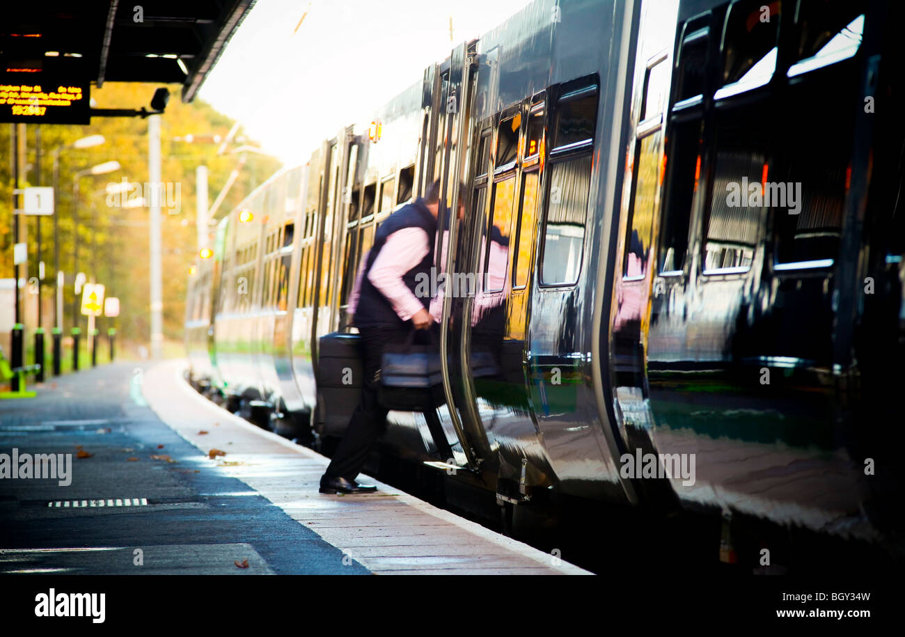 Longbridge stazione ferroviaria, il treno, West Midlands. Foto Stock