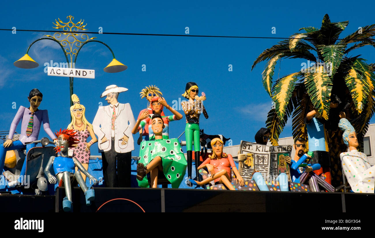 Whimsical tableau al di sopra di un shopfront in Acland Street, St Kilda, Melbourne, Australia Foto Stock