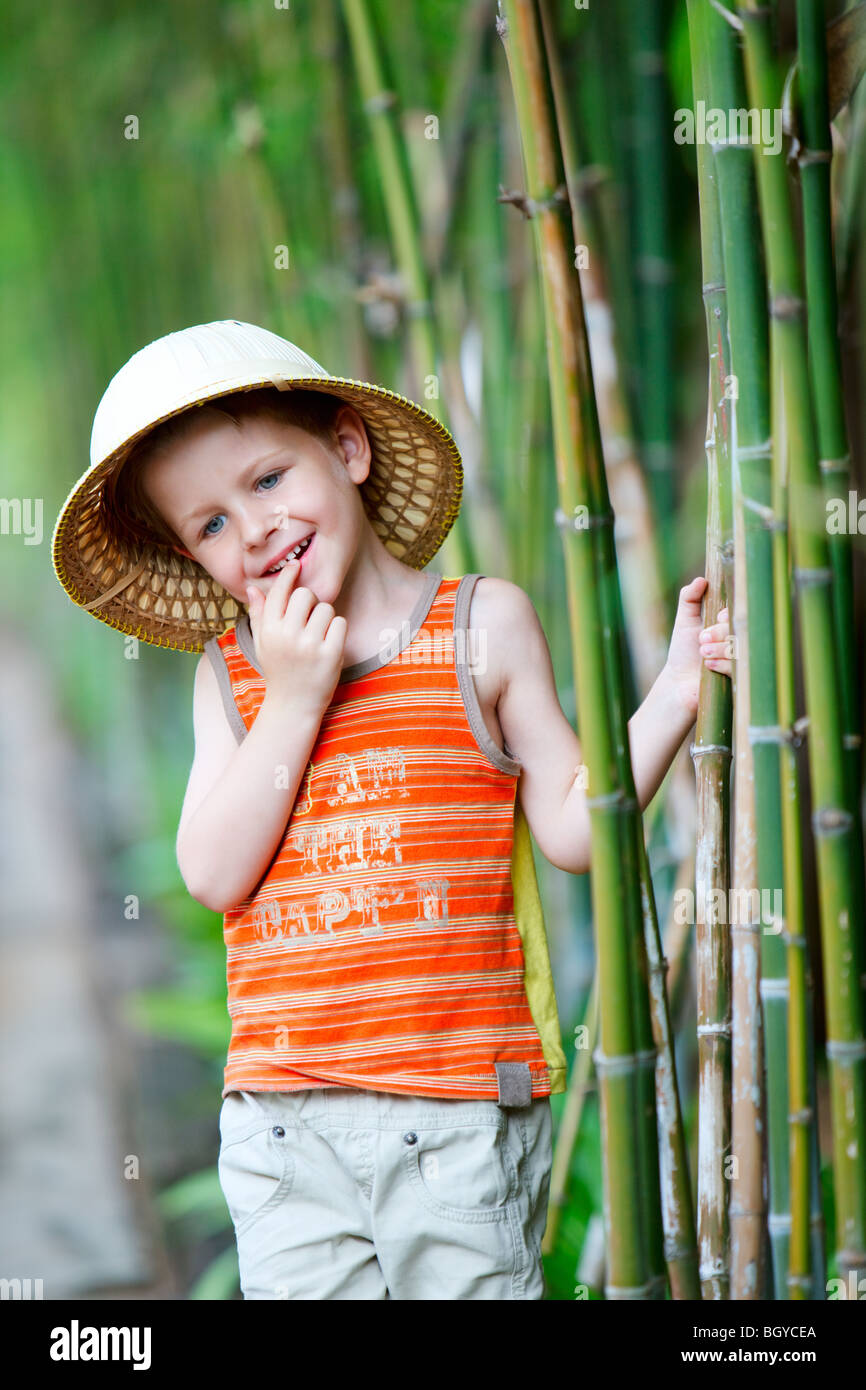 Ragazzo in safari hat Foto Stock