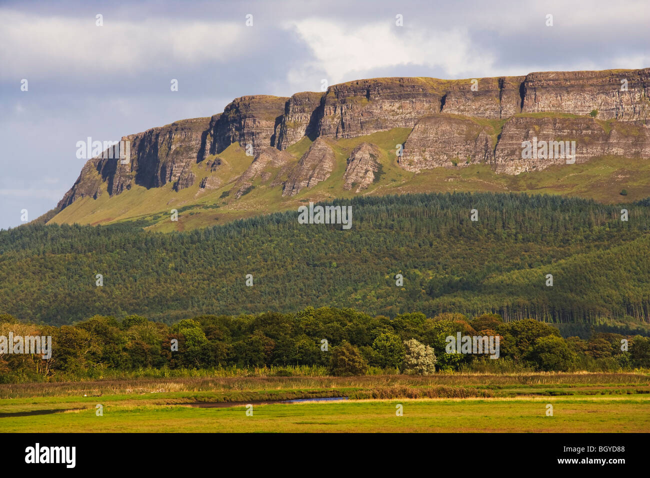 Le balze di Binevenagh, un'area di eccezionale bellezza vicino a Limavady, County Londonderry, Irlanda del Nord Foto Stock