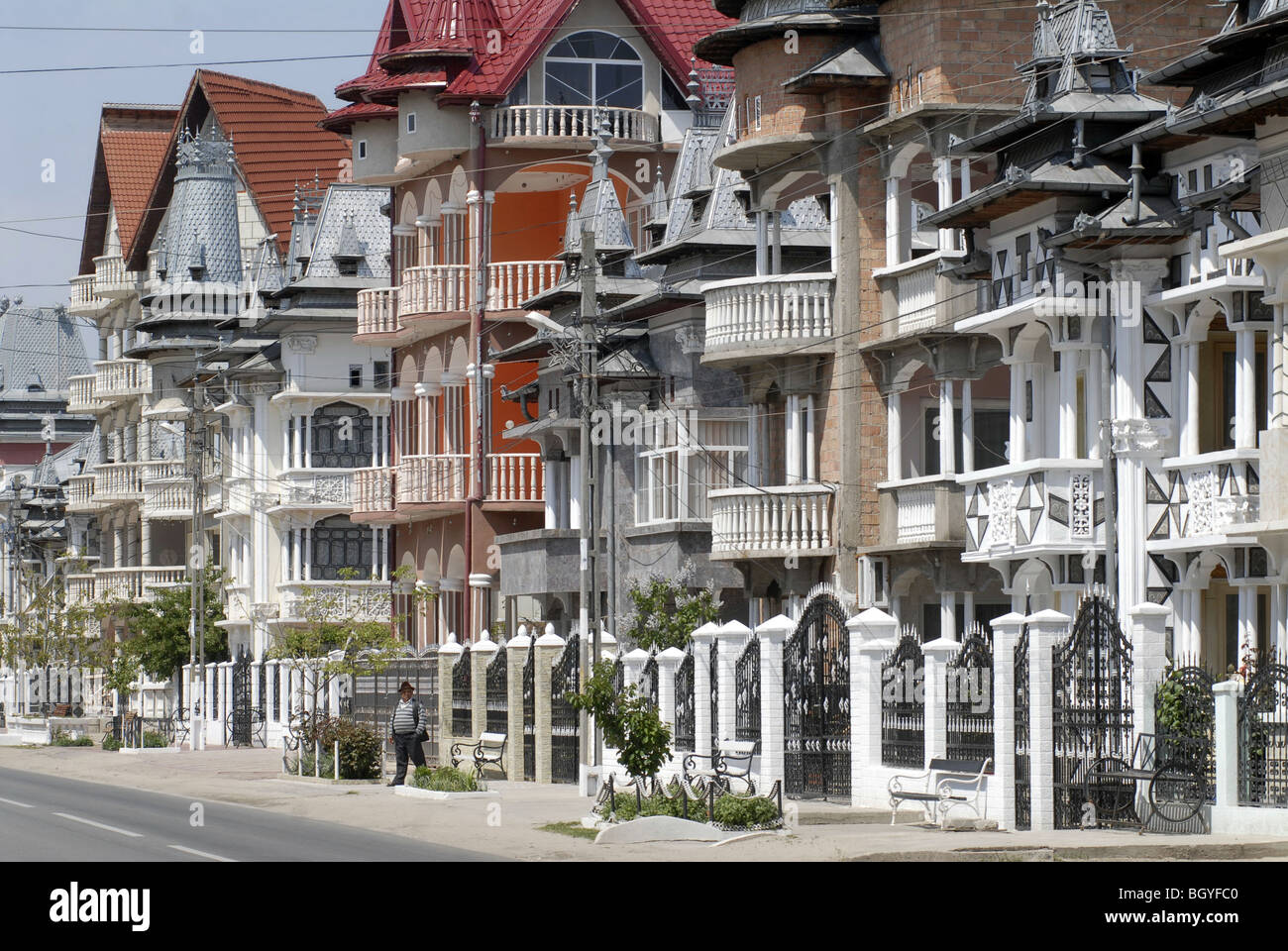 Le case dei ricchi zingari provenienti da buzescu villaggio, a sud della Repubblica di Romania Foto Stock