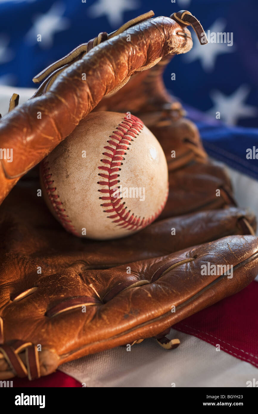 Il baseball e bandiera americana Foto Stock