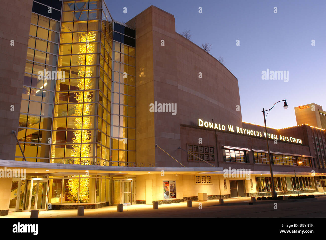 Oklahoma City, OK, Oklahoma, Downtown, Donald W. Reynolds Visual Arts Center, il museo di arte, di sera Foto Stock