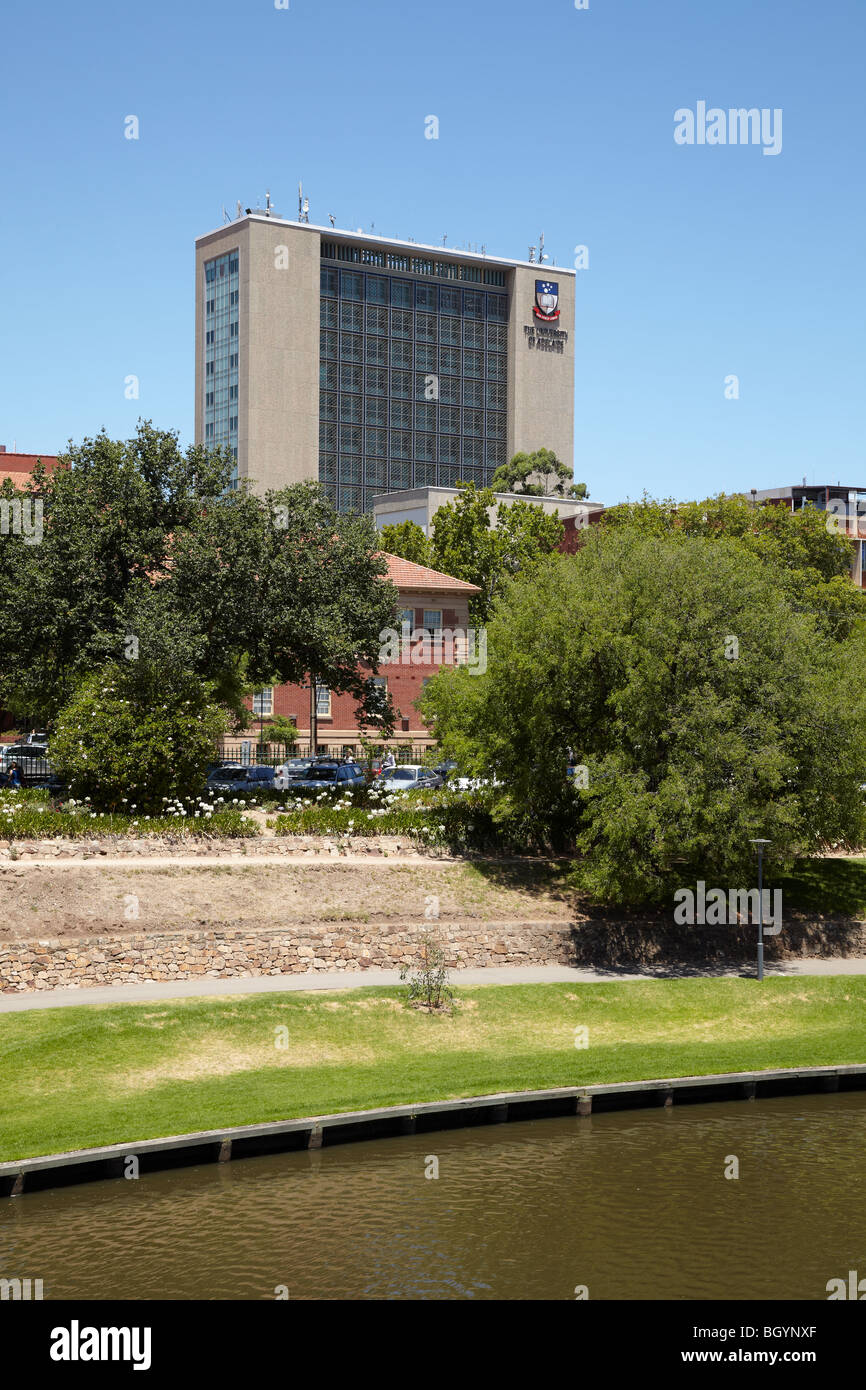 Università di Adelaide edificio e River Torrens, Adelaide, SA, Australia Foto Stock