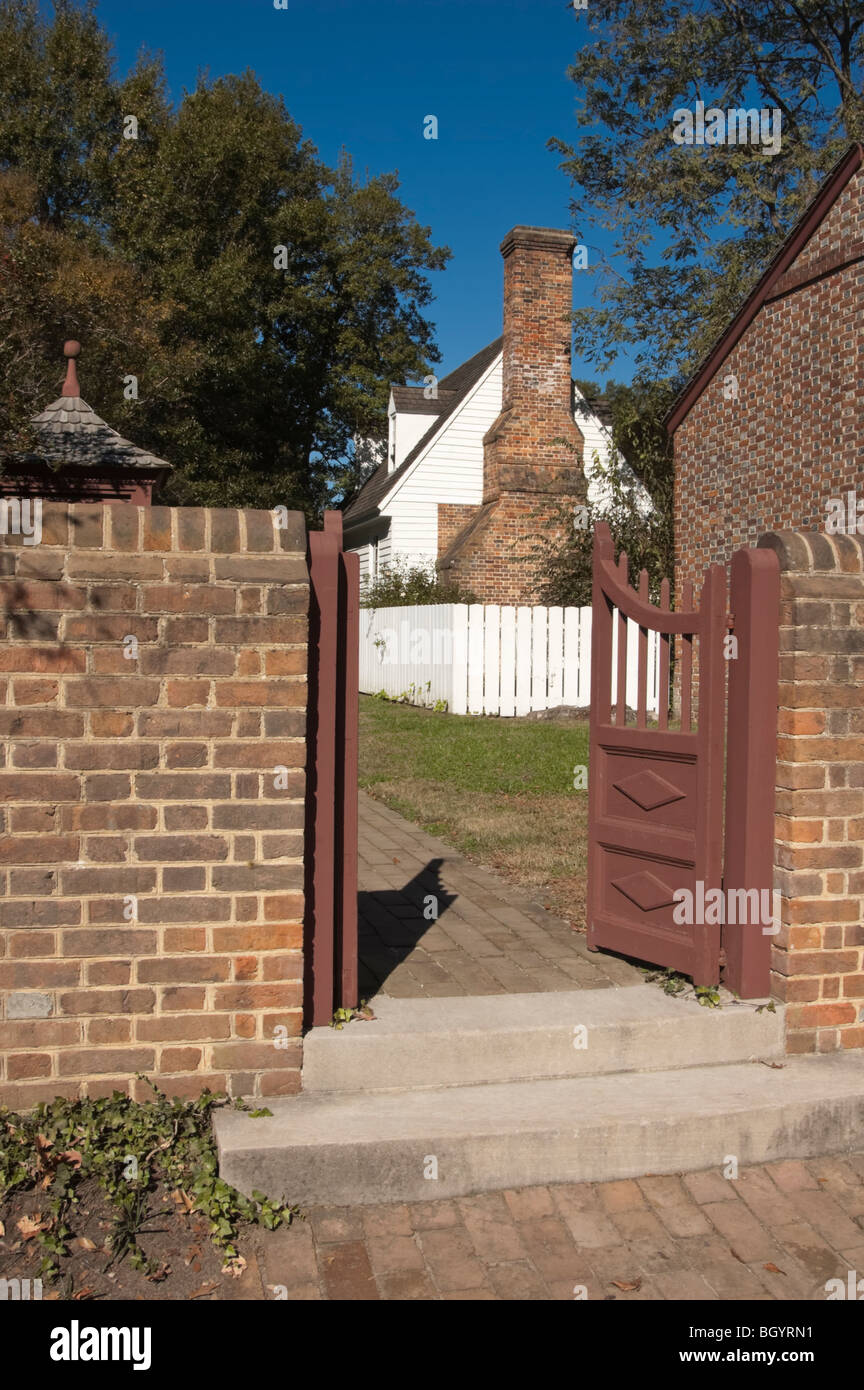 Foto di stock di un cancello aperto a Colonial Williamsburg, VA, Stati Uniti d'America. Foto Stock