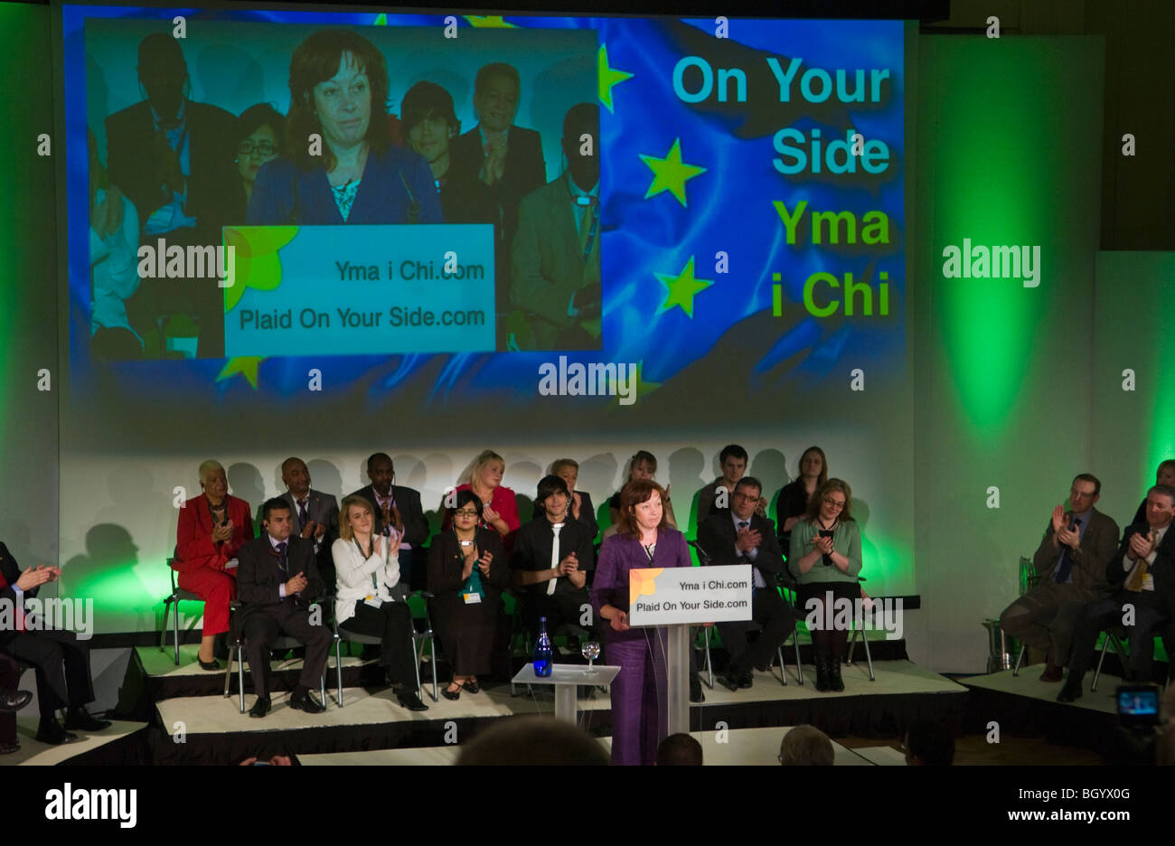 Jill Evans MEP per il Galles parlando dalla piattaforma al Plaid Cymru conferenza in Cardiff South Wales UK Foto Stock