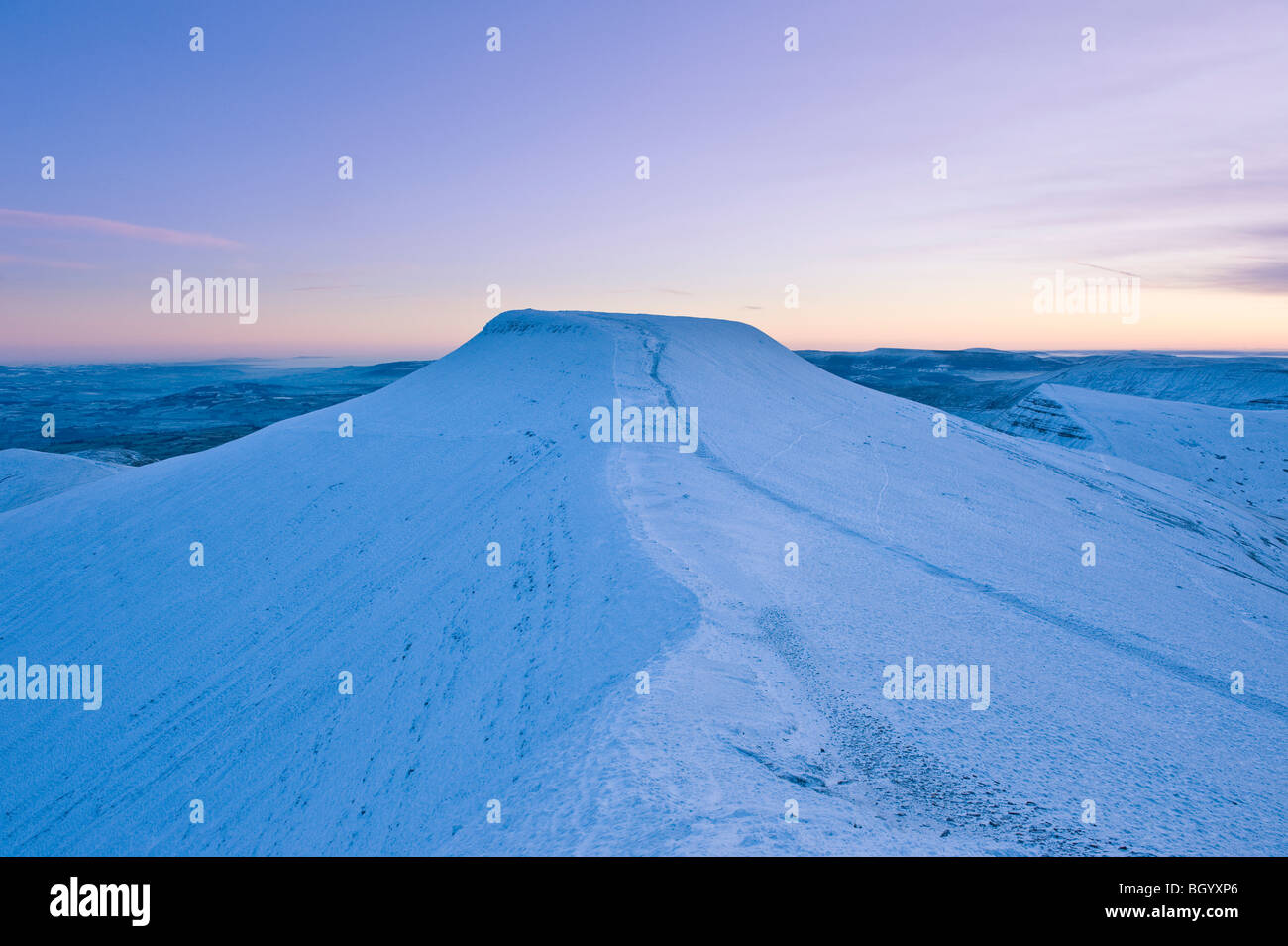 Pen Y ventola con neve invernale, Parco Nazionale di Brecon Beacons, Galles Foto Stock