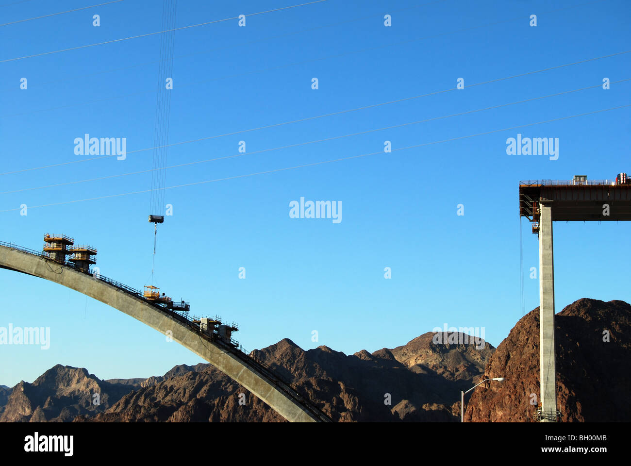 La diga di Hoover la costruzione di una nuova superstrada bypass su Nevada, Arizona border negli Stati Uniti Foto Stock