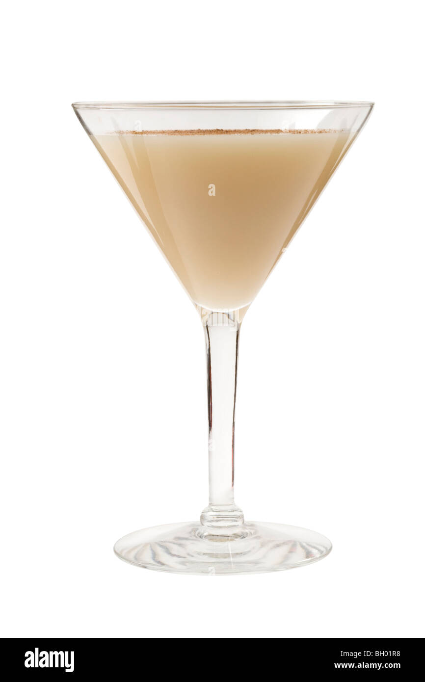 Il Brandy Alexander cocktail su sfondo bianco Foto Stock