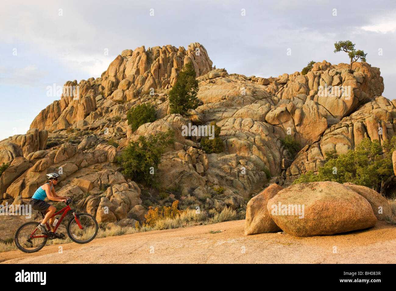 Mountain bike sui Hartman rocce Recreation Area sentieri, Gunnison, Colorado. (Modello rilasciato) Foto Stock