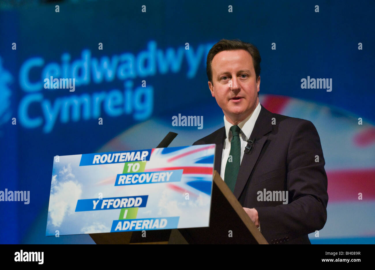 David Cameron MP per Witney Tory leader di Lingua gallese al congresso del Partito Conservatore di Cardiff South Wales UK Foto Stock